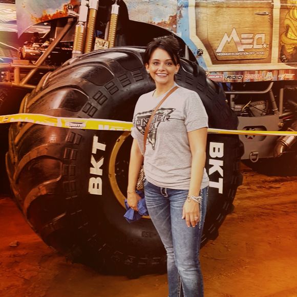 Meet your Posher, Brandi - Picture 1 of 3